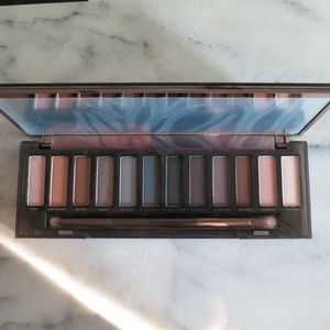 BNIB Urban Decay Naked Smokey Eyeshadow Palette